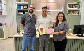 Secretaria de Educação do Tocantins recebe visita de escritores tocantinenses e doação de livros
